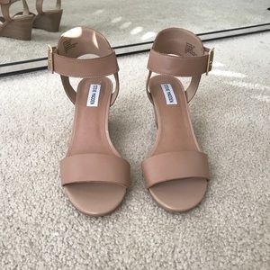 Steve Madden Nude Wedge. Size 8.5